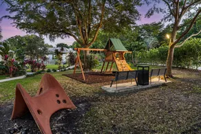 8BR Gem With Pool, Lake View & Tons of Amenities! - Image 3