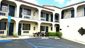 CHERRY MOTEL - Image 5