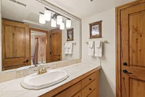 Durant Unit C5, Condo with Bonus Den, Air Conditioning, and Spectacular Views - Image 3