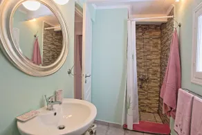 Lili Luxury Cottage - Image 2