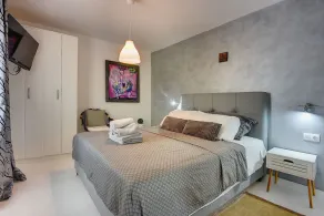 Renovated holiday home with private pool just 1 km to beach - Image 4