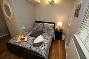 Heart of Shoreditch Molesey Apartments - Image 3