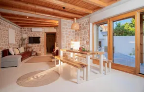 Nice home in Stari Grad with WiFi - Image 4