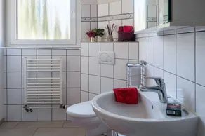 Ferienwohnung \"Seerose\" in Bodenseenähe mit WLAN, Balkon & Garten - Image 4