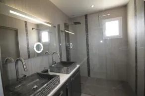 Villa sur la Cote D'azur 8 Personnes Terrasse Jacuzzi - Image 3