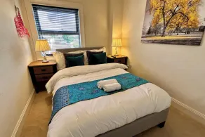 Character Bedford Apartment with Two Bedrooms - Image 3