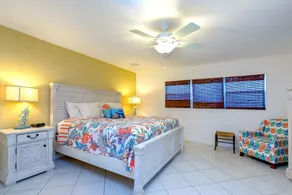 FALL SALE ALMOST SOLD OUT 47' DOCK, PRIVATE POOL, CABANA BEACH CLUB 4 MIN WALK - Image 5
