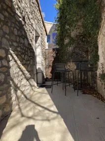 Gîtes 6 Personnes Climatisés Dans un mas de Charme et de Caractère Avec Piscine - Image 4