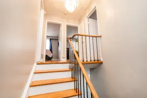 CHARMING THREE BEDROOM FLAT - Image 3