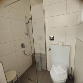 Aconchegante apartamento de 2 quartos - varanda, Wi-Fi, TV, perto do centro da cidade - Image 3