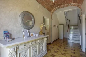 Villa Sissi e la sua piscina  immerse nel verde  per un completo relax - Image 2
