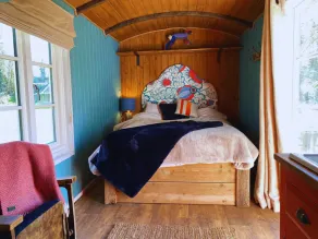 Quirky railway carriage has been crafted with attention to detail - Image 4