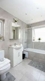 Hillingdon UB10 - Classic 3 Bedroom/ 2 Bathroom House - Image 2
