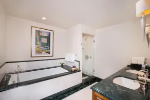 Luxury Suite for 8 | Roof Top Pool & Hot Tubs! - Image 3