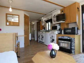 Bungalow on a horse farm - Image 4