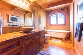 Spectacular Log and Timber Frame Retreat - Image 5