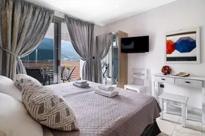 Studio Apartment \"Chakalaka 7\" with Sea View, Shared Pool & Wi-Fi - Image 3