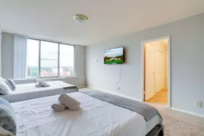 Fantastic 2 BR Apt + Den @Crystal City With Gym - Image 4