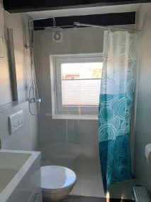 Brilhante, casa familiar no dique nas proximidades, com equipamentos de alta qualidade - Image 2