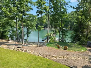 LUXURY on Lake Keowee. Quiet cove. Putting green. Near Clemson. Sleeps 18 - Image 5