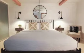 Beach Front Condo w/ Beautiful Sunrises on Private Sandy Beach + Turtles + Perfect Snorkel Spot - Image 4