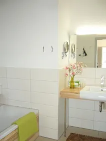 Bright lejlighed med 2 soveværelser, terrasse og sydvendt balkon - Image 2