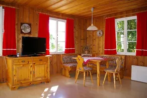 Vacation apartment in peaceful farm with garden - Image 3