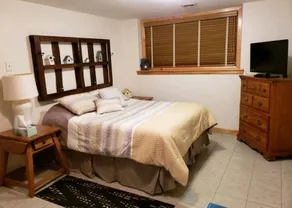 Gästesuite: Privates Schlafzimmer, Badezimmer, Wohnzimmer - Image 3
