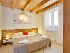 Maison avec terrasse, barbecue et piscine privée - Image 4