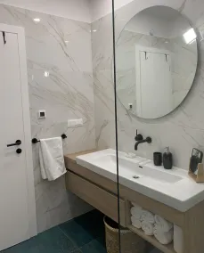 Cozy apartment 2 min walk from beach and 15 min walk from old town - Image 3