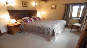 Bramble Cottage (Sleeps 5. 2 Bedrooms) Indoor heated pool and fishing lake - Image 3