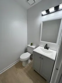 Luxe relaxing 2 bedroom townhouse with parking - Image 3