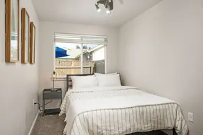 Prime Location, Pet Friendly, Single Level, New Decor and Furnishing, 10 Min to PDX and Vancouver - Image 5