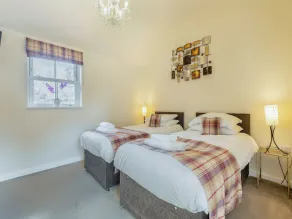2 bedroom accommodation in Wimborne - Image 5