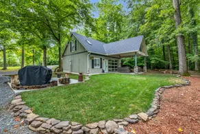LUXURY Barn Chalet.  2 bedrooms, firepit, BBQ, loft, trails, ponds, park - Image 5