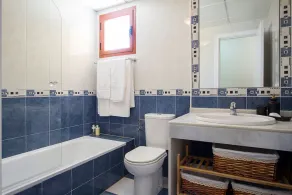 Charming apartment close to the beach. - Image 5