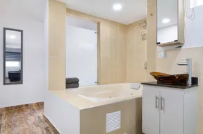 3 Bedroom Balcony 3 Hot Tubs AC security - Image 5