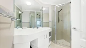 Beautiful renovated Boardwalk Apartments Unit Eleven - Image 2