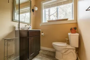  Secluded Suite Close to Downtown - Image 4