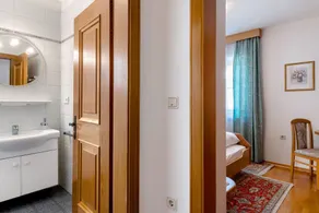 Apartment 'Mayr Drei' with Mountain View, Balcony and Wi-Fi - Image 3