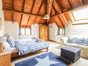 SWALLOWS COTTAGE, pet friendly, luxury holiday cottage in Honiton - Image 5