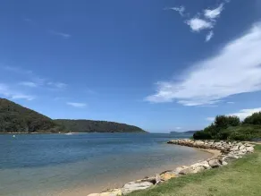 Stroll to beach, cafes & restaurants - Image 5