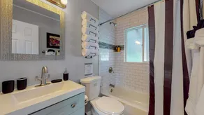 Great two bedroom family spot with convenient access to downtown - Image 2