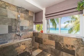 Luxurious 4BR Villa - Image 5