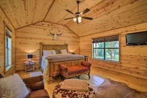 Rustic-Chic Country Cabin - 10 Mi to Main Street! - Image 5