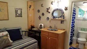 Loon Camps at Waters Edge: due graziosi cottage sono collegati da un portico schermato - Image 3