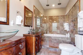 Les Carillons - Arts District Gem  Large Groups Welcome!  Pool! Elevator! - Image 3