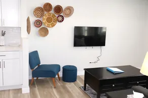 Rare*Full Home in Downtown Winnipeg|Free Parking - Image 2