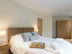 3 bedroom accommodation in Ventnor - Image 3