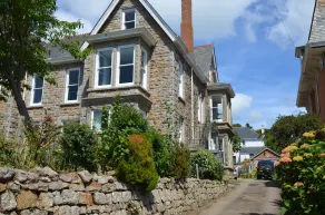 Delightful quiet space, very close to the town & promenade. - Image 5